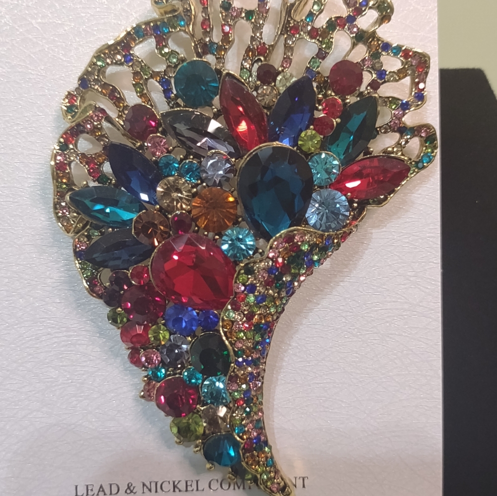 Fashion Brooch - Picture 6 of 6